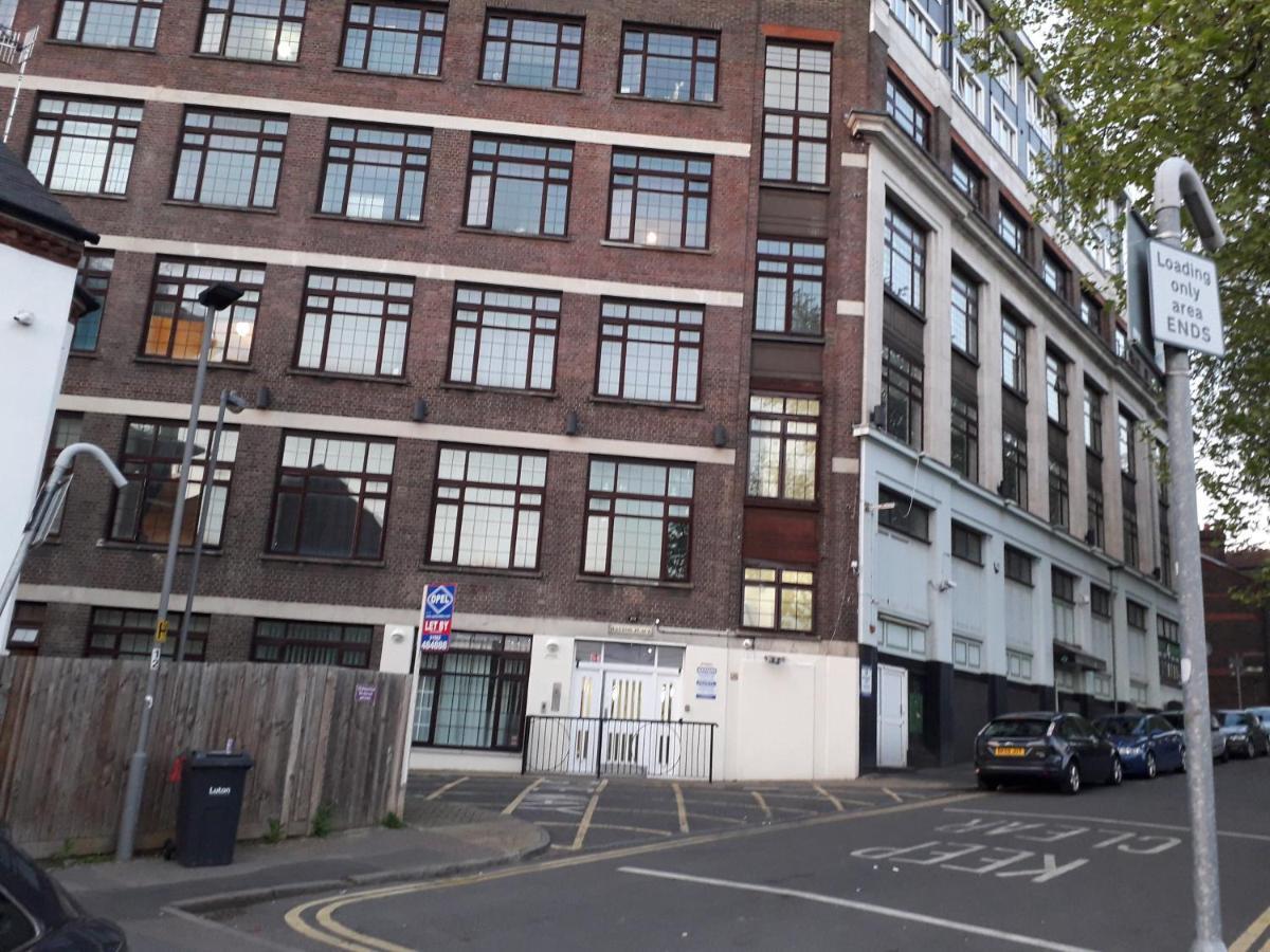 Luxury And Stylish 2 Bedroom Apartment With En-Suite Luton  Eksteriør billede