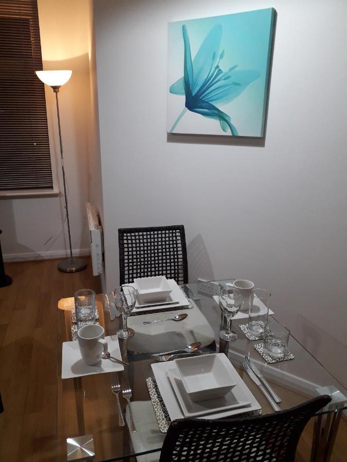 Luxury And Stylish 2 Bedroom Apartment With En-Suite Luton  Eksteriør billede