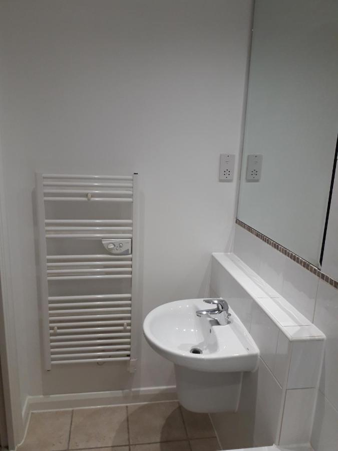Luxury And Stylish 2 Bedroom Apartment With En-Suite Luton  Eksteriør billede