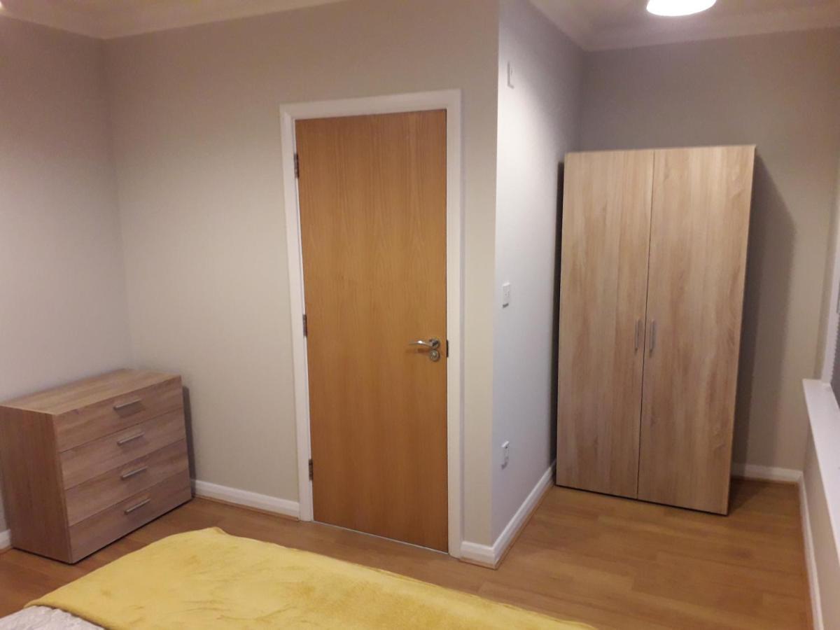 Luxury And Stylish 2 Bedroom Apartment With En-Suite Luton  Eksteriør billede